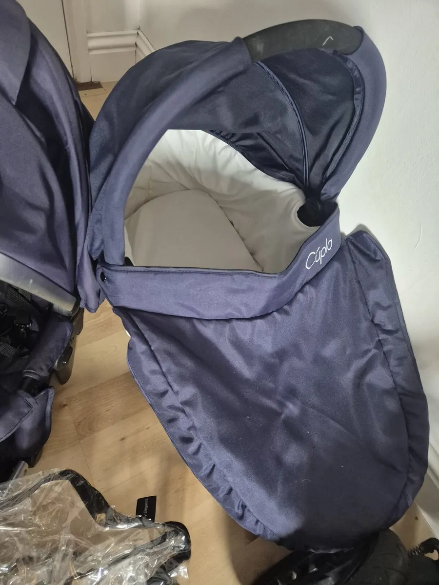 Free to collect Buggy Bundle with car seats - Image 3