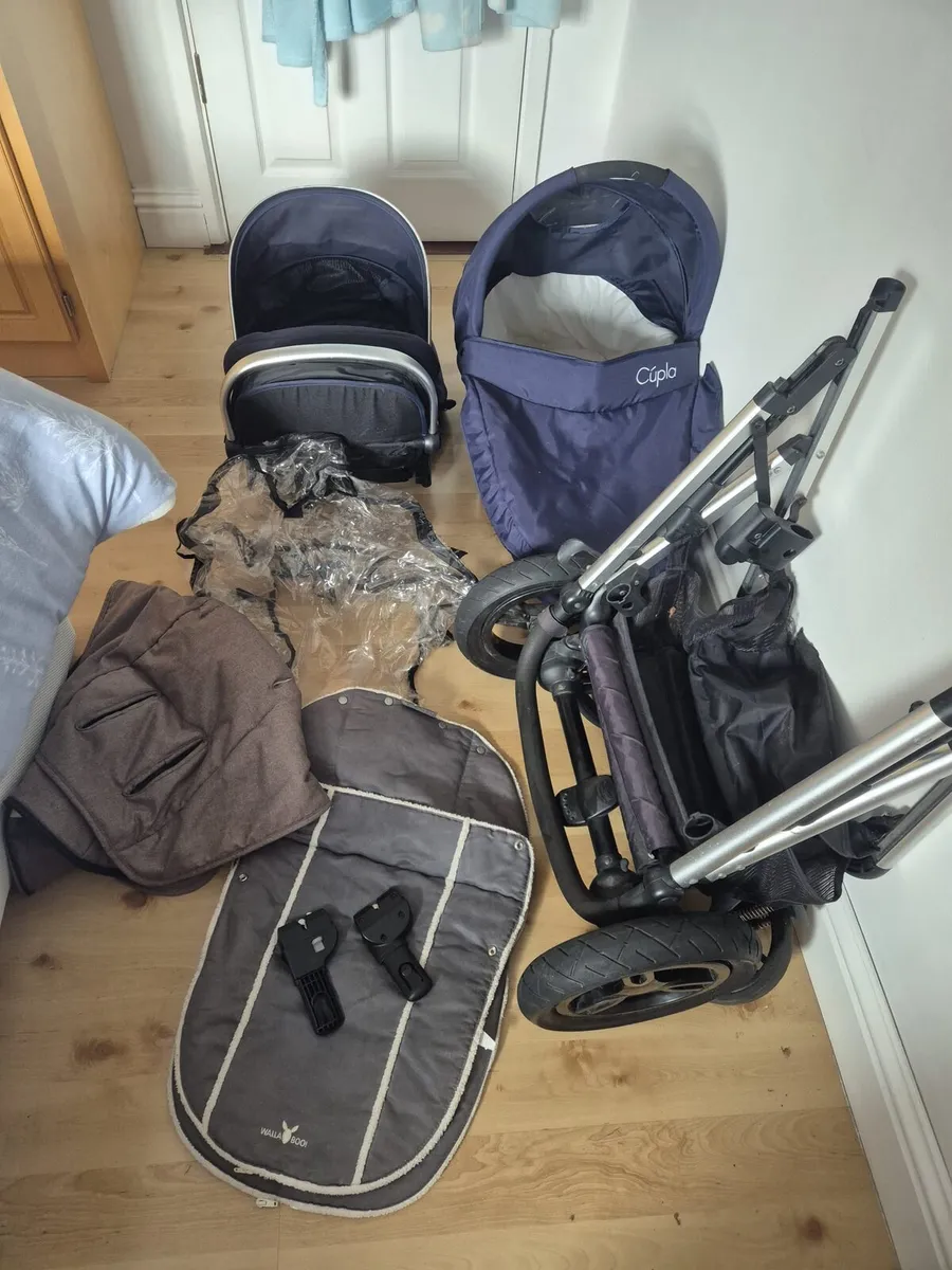 Free to collect Buggy Bundle with car seats - Image 4