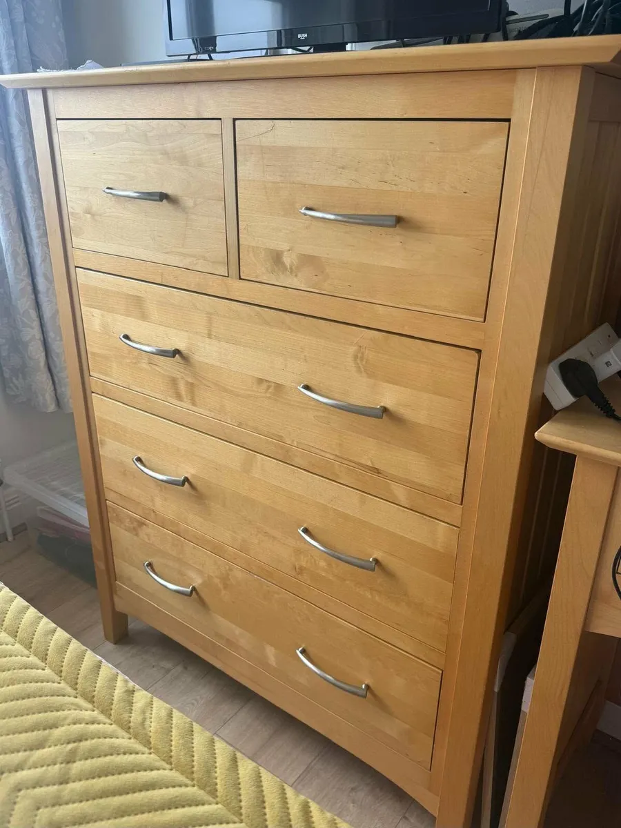 SOLID WOOD BEDROOM FURNITURE - Image 1