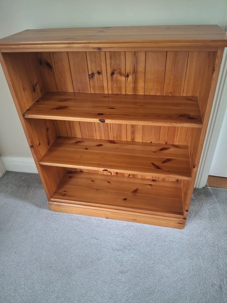 SOLID WOOD BEDROOM FURNITURE - Image 3