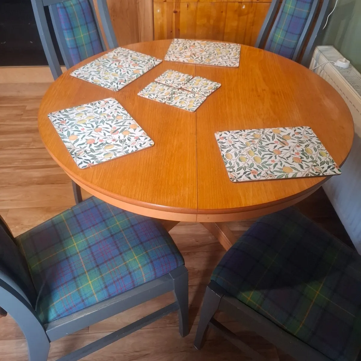 Kitchen table - Image 2