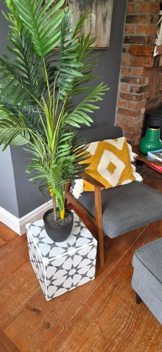 Bespoke one of a kind cubed tiled side table/plant - Image 2