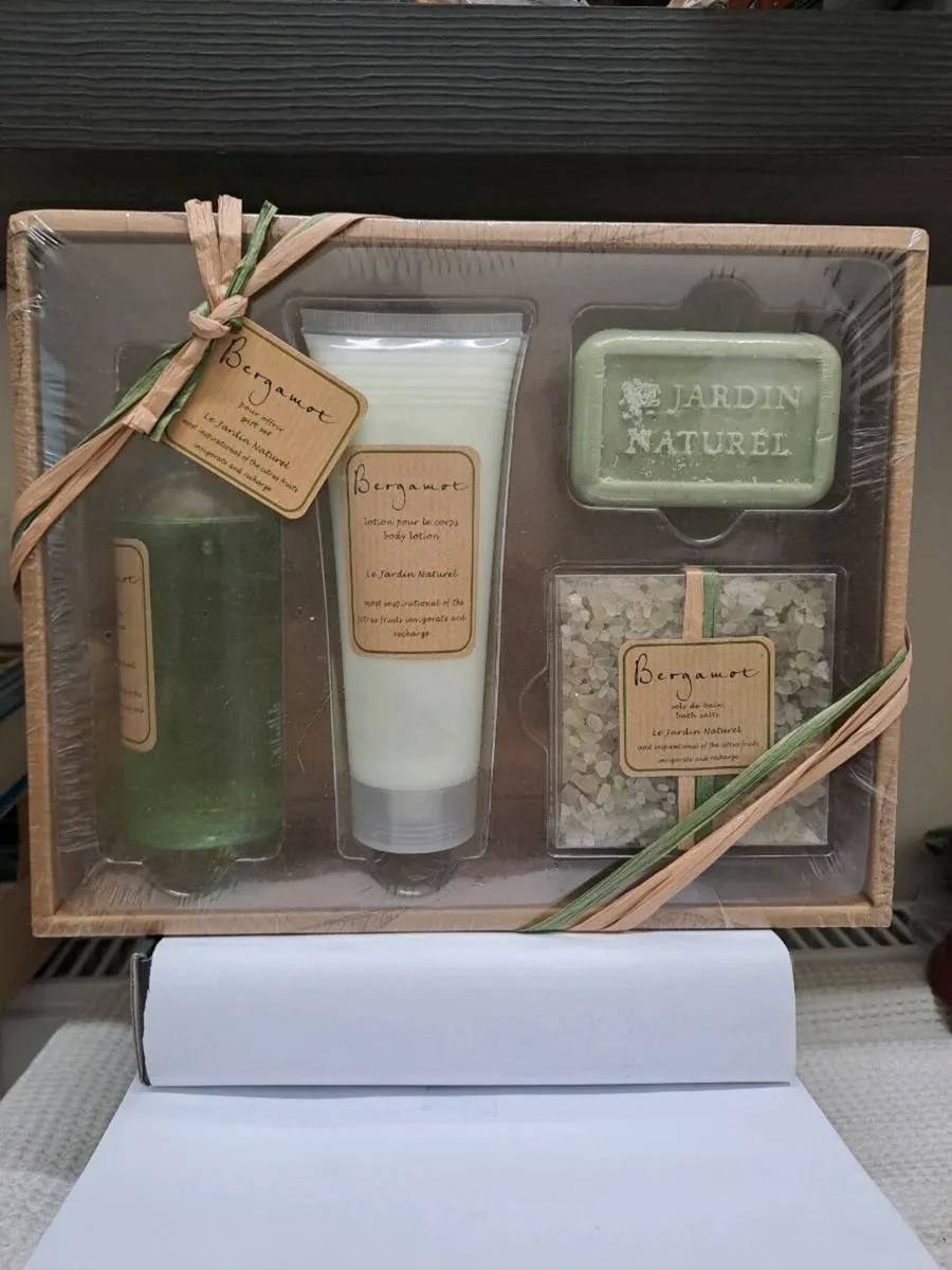 Le Jardin Naturel Bergamot Bath Body Gift Set - Image 1