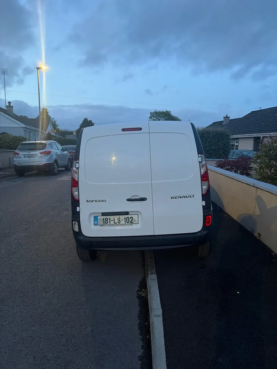 Van - Image 4