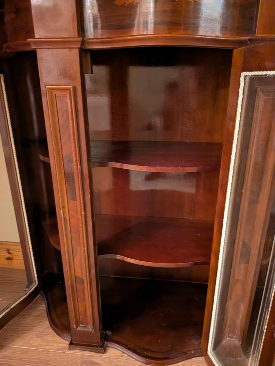 Cabinet Display Unit with locking - Image 2