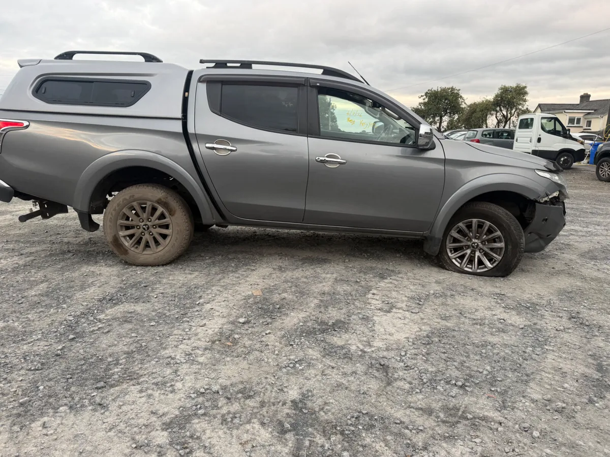 2018 Mitsubishi L200  barbarian Automatic of - Image 4