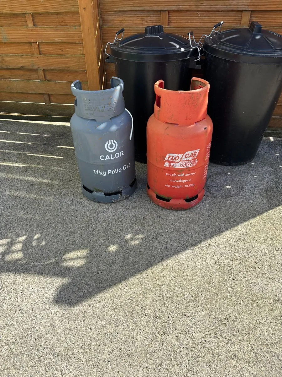 Gas cylinders