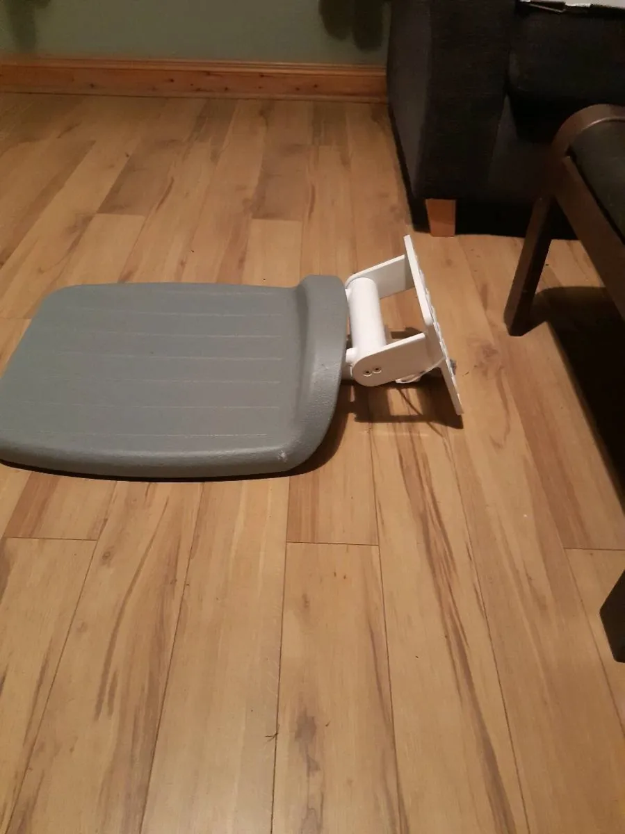 Shower seat - Image 1