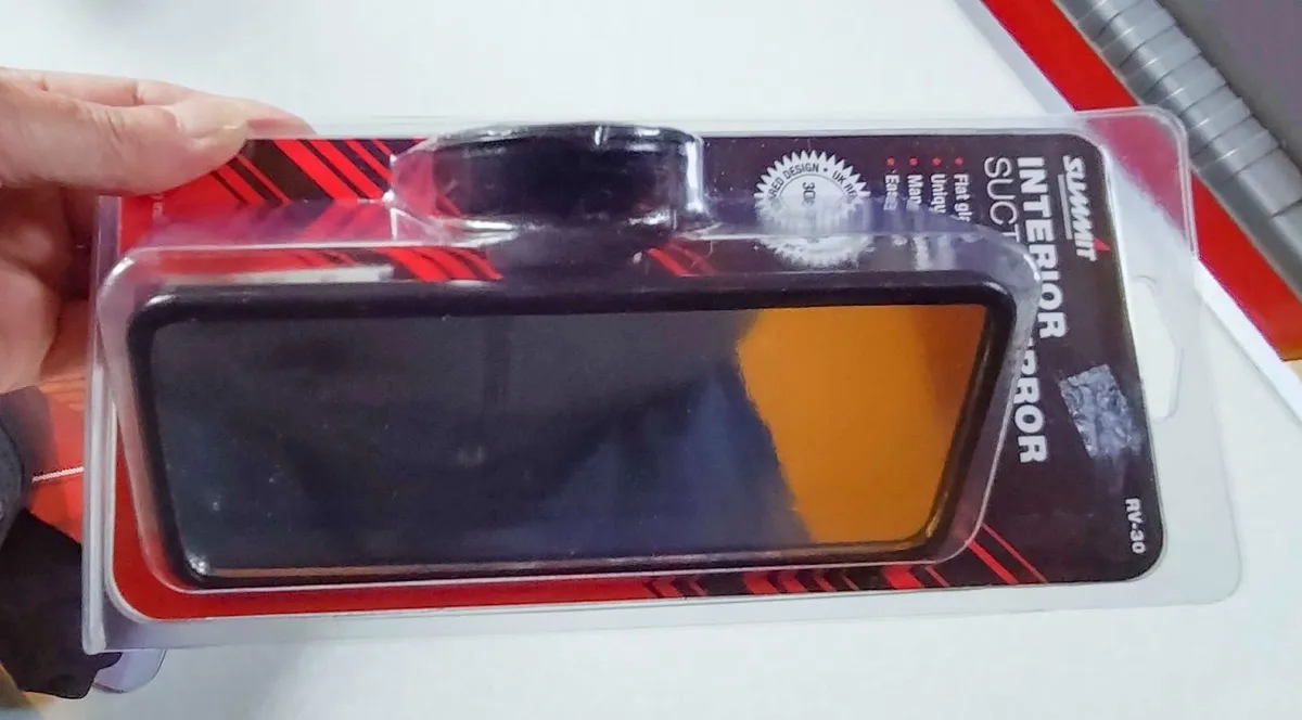 INTERIOR SUCTION MIRROR FOR CAR (NEW). - Image 2