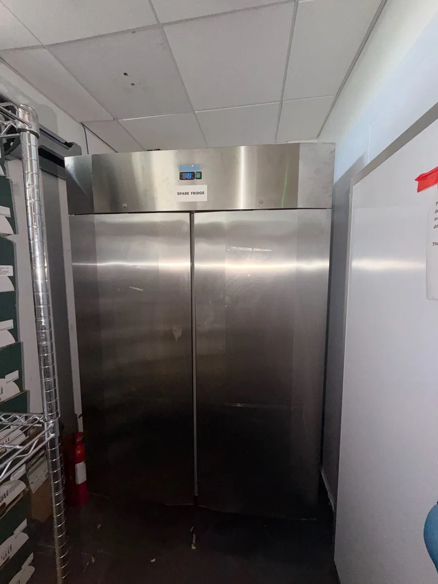 Polar U-Series 1300L Commercial Double Door Fridge - Image 2