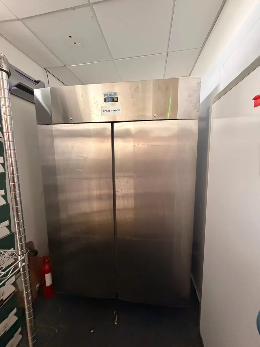 Polar U-Series 1300L Commercial Double Door Fridge - Image 3