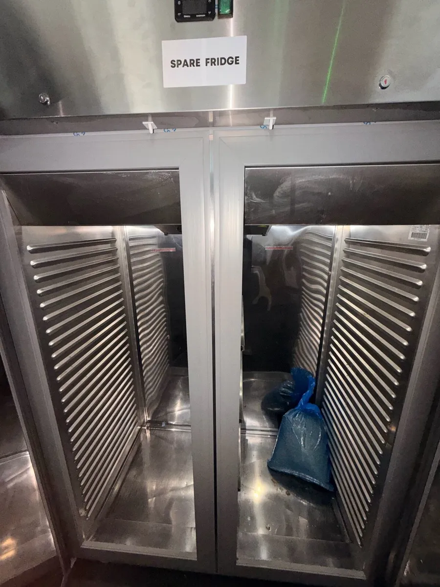 Polar U-Series 1300L Commercial Double Door Fridge - Image 4
