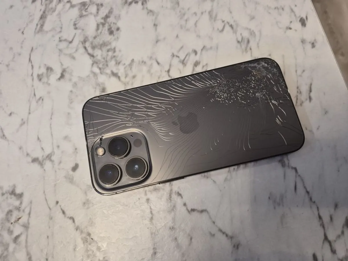 IPhone 13 Pro 128GB Grey - Works pefect but has broken back glass - Image 3