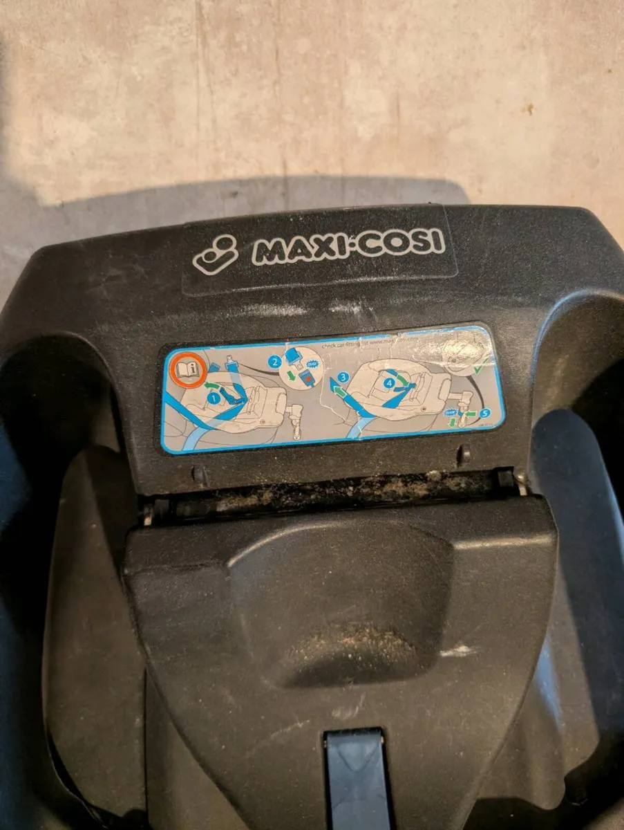 Maxi Cosi ISOfix base - Image 2