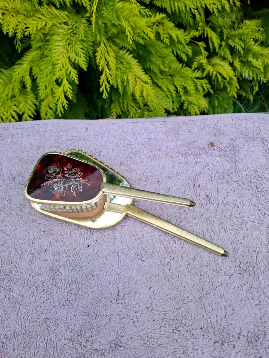 By post only vintage mirror brush - Image 1