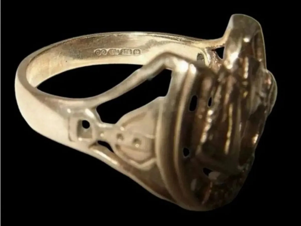 Vintage Hallmarked 9ct Yellow Gold & Diamond Ring - Image 2
