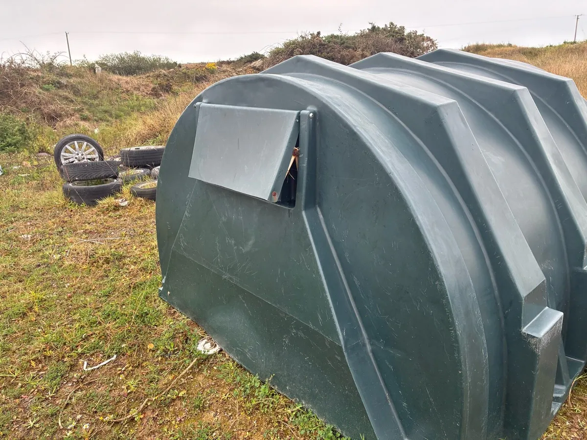 Outdoor animal hut - Image 2