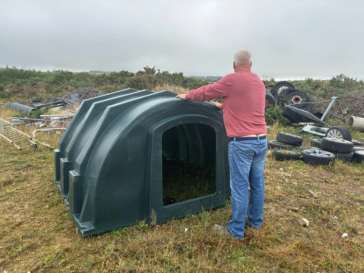 Outdoor animal hut - Image 3