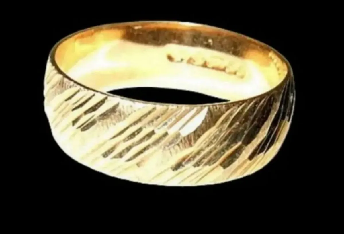 Vintage 9ct Gold Hallmarked Wedding Ring - Image 4