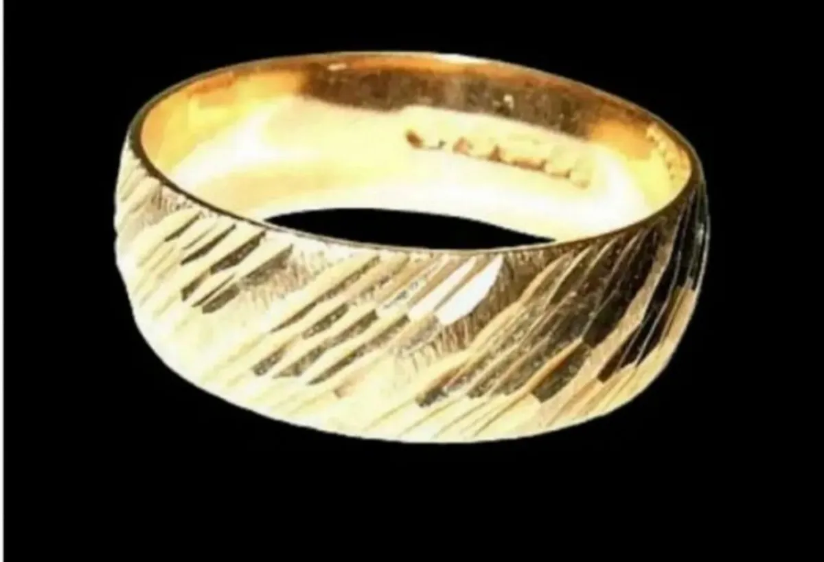 Vintage 9ct Gold Hallmarked Wedding Ring - Image 1