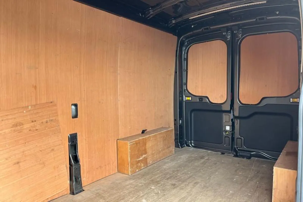 Ford Transit 350 Limited AUTO L3 H2 LWB Medium Roo - Image 4