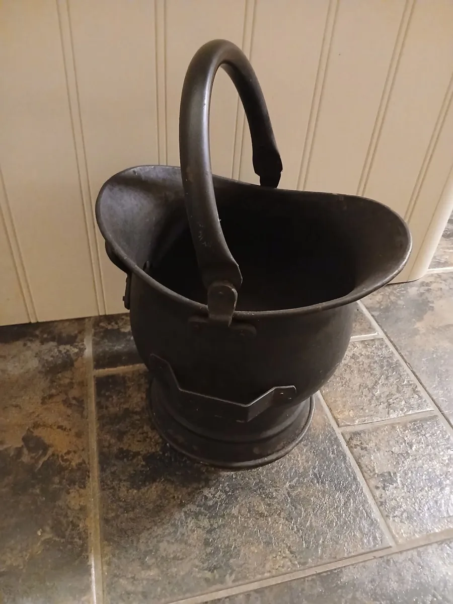 Small black coal bucket - Image 1