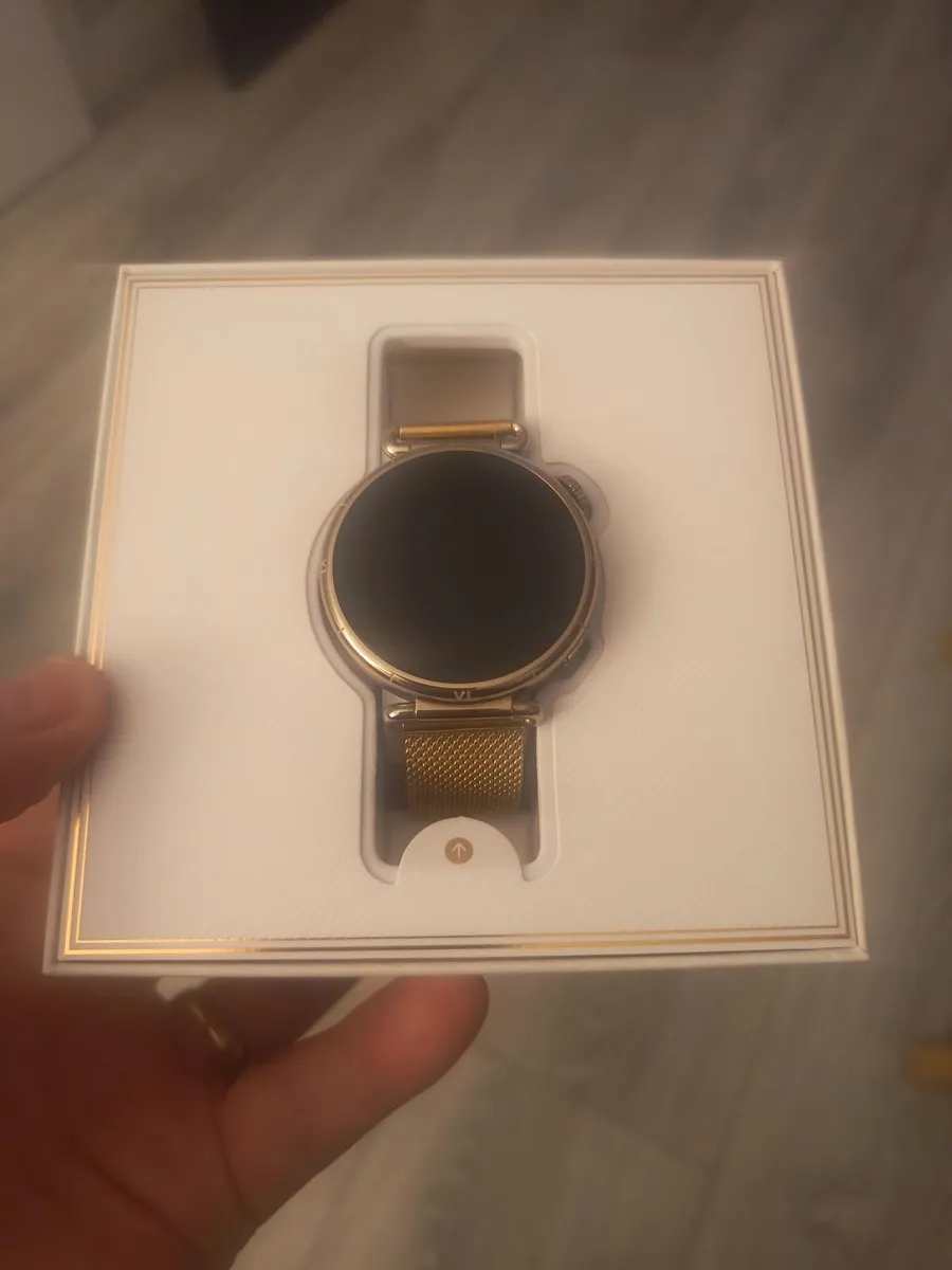 Practically New Huawei GT 6- 41mm. GPS  rose gold - Image 3
