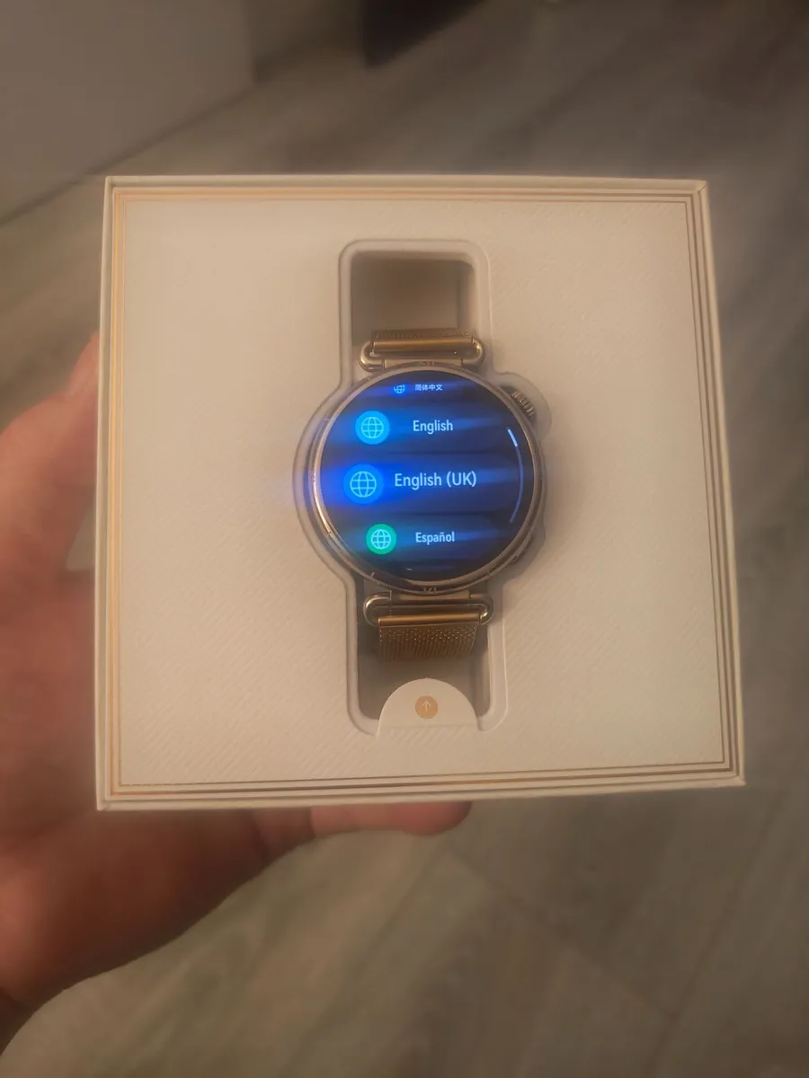 Practically New Huawei GT 6- 41mm. GPS  rose gold - Image 1