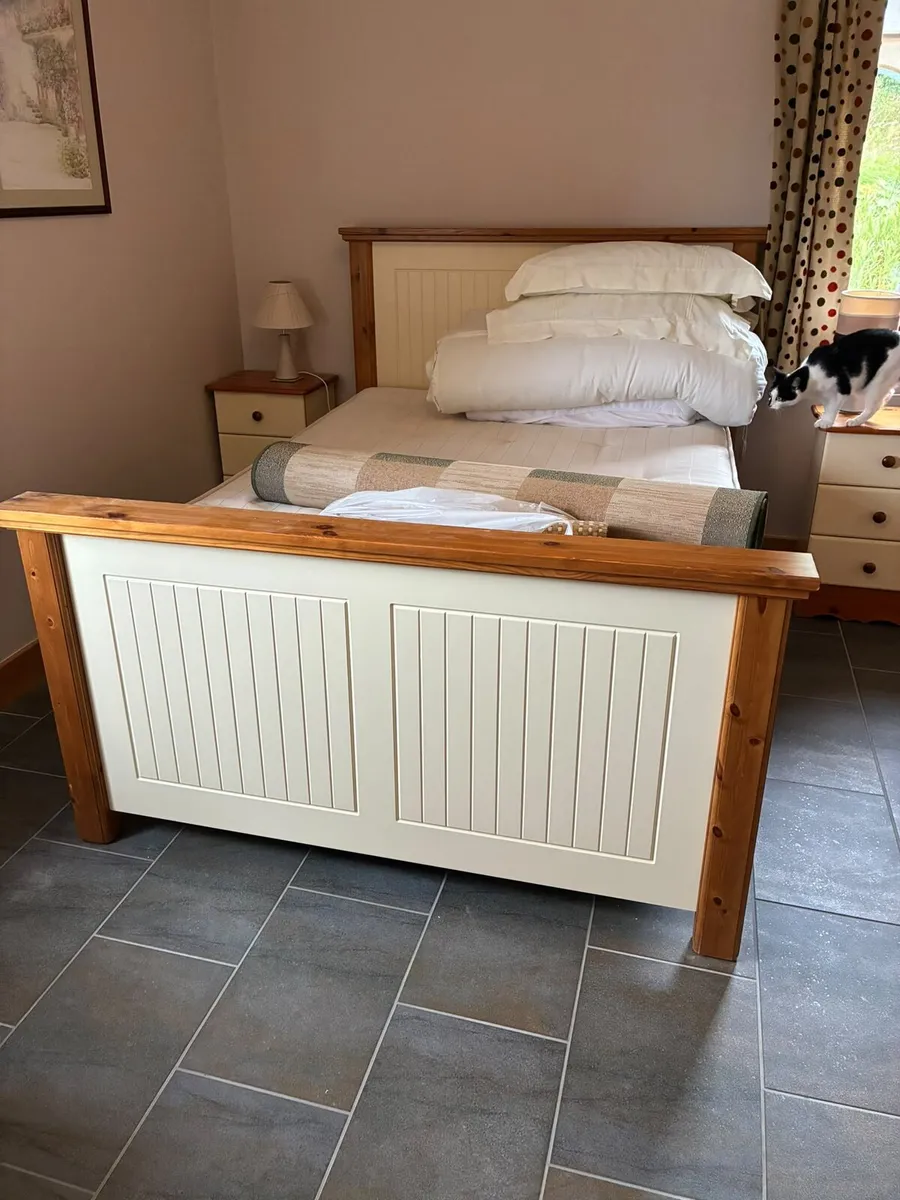 Bedroom furniture set - Image 1