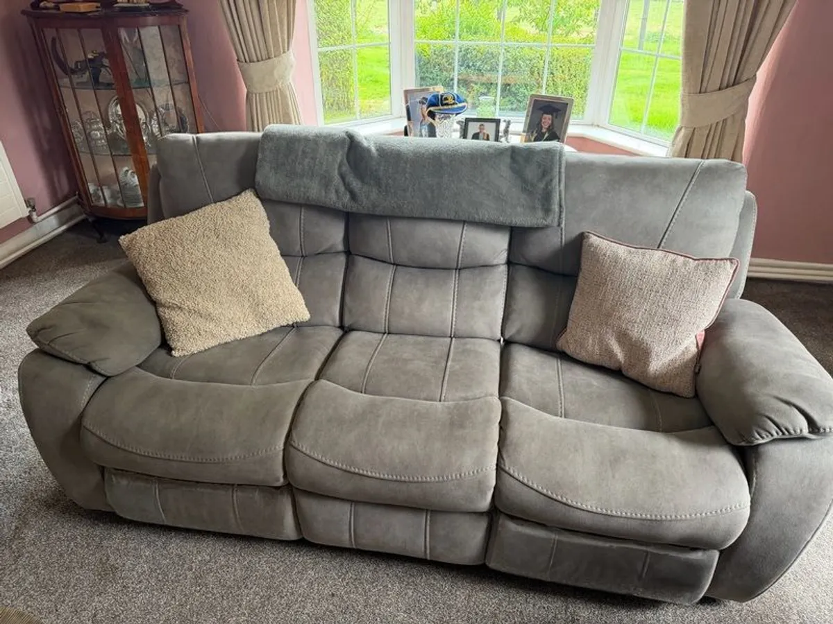 Stunning Suite of Furniture All Recliners - Image 4