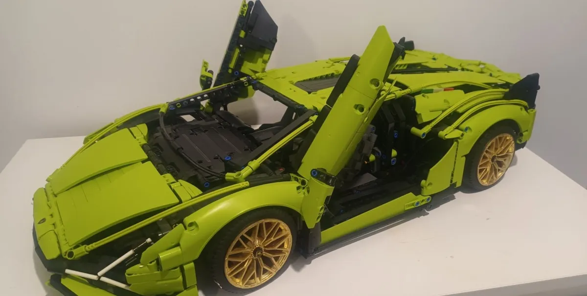 LEGO Technic Lamborghini Sián FKP 37 — 42115 - Image 2
