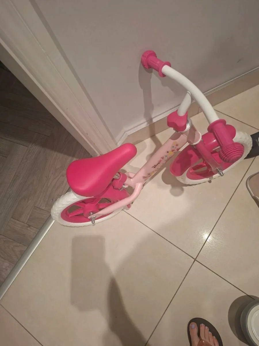 Minnie mouse balance bike - Image 2