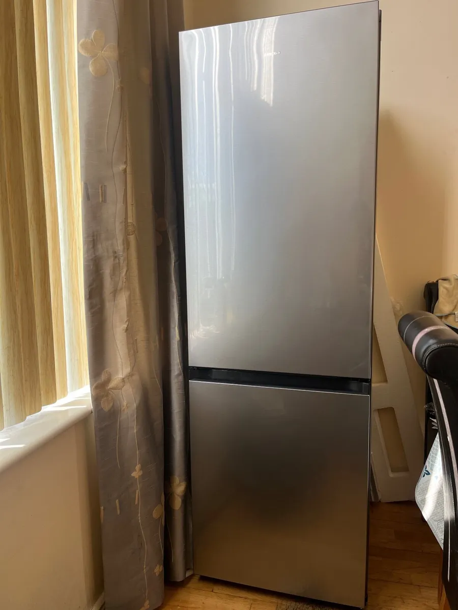 Samsung Series 4 SpaceMax Fridge Freezer - Image 1