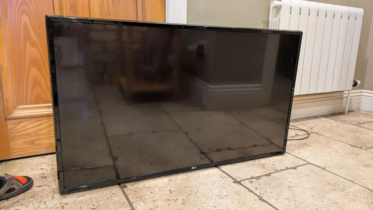 LG 43” 4K UHD Smart TV - Perfect Condition - Image 1