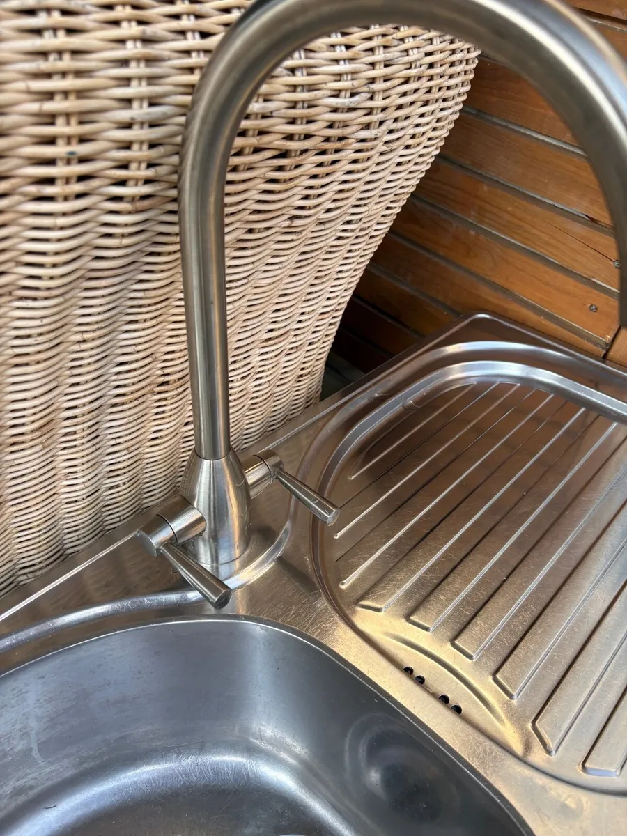 Kitchen sink with tap - Image 2
