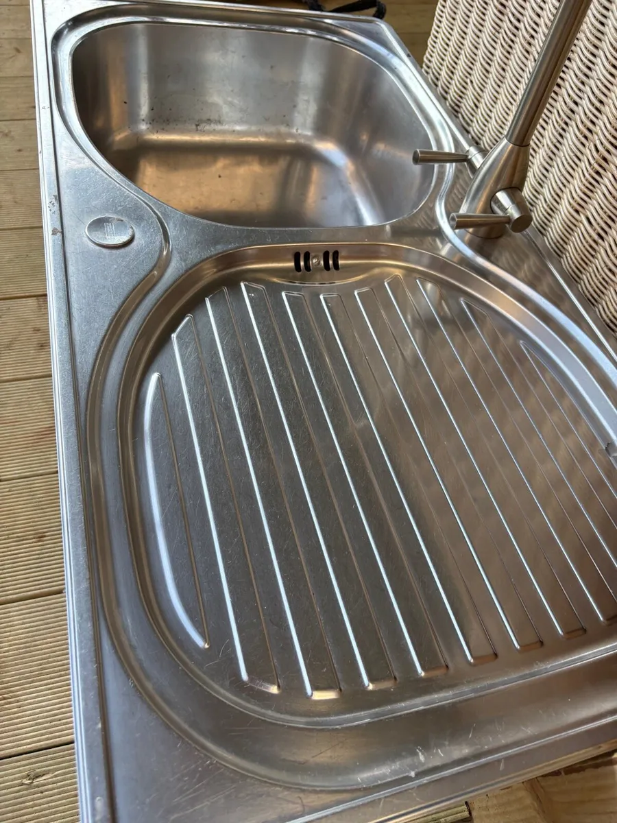 Kitchen sink with tap - Image 3