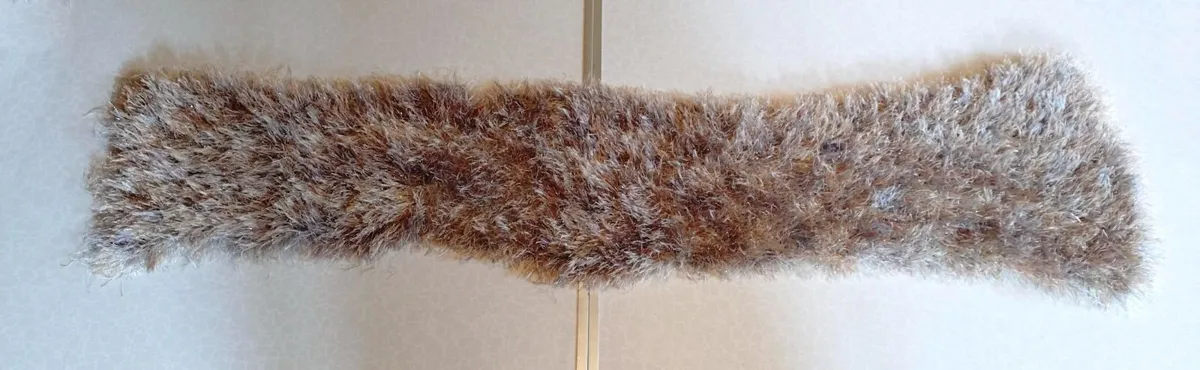 MORE SCARVES (USED). - Image 3
