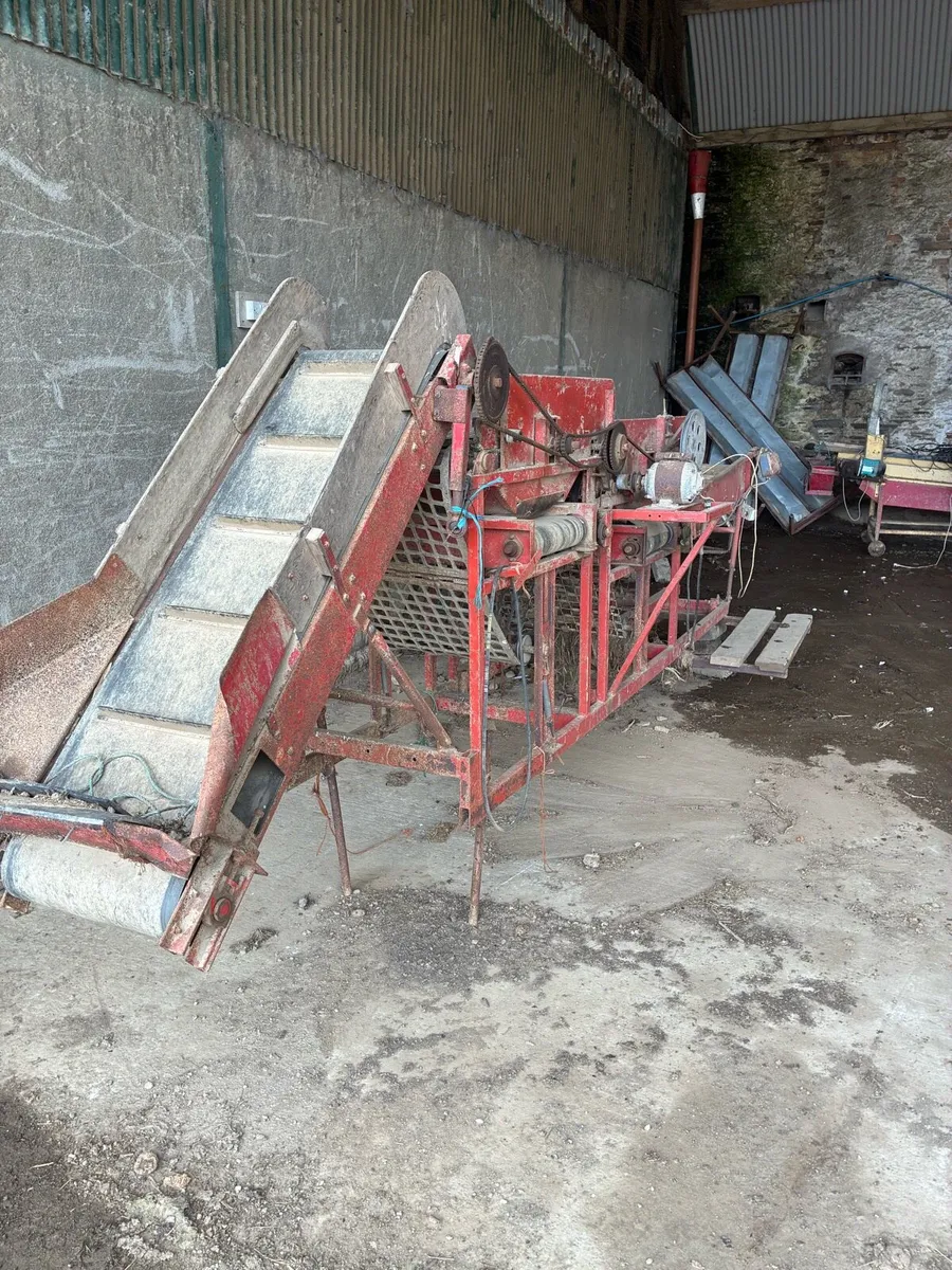 Tong potato grader - Image 1