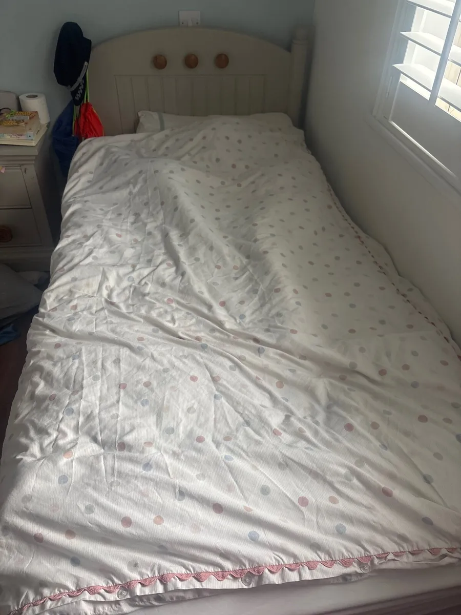 Girls single beds - Image 1