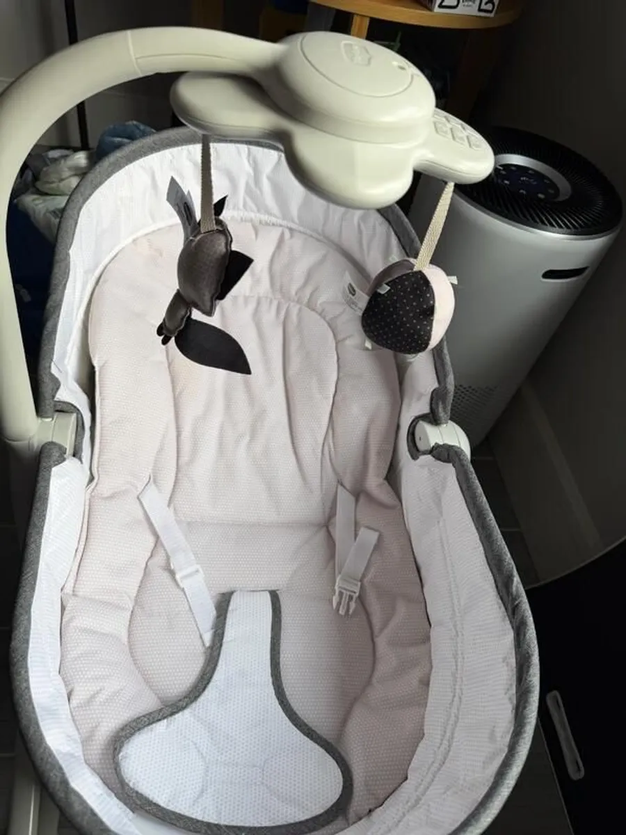 Tiny Love Electric Rocking cot for Babies - Image 3