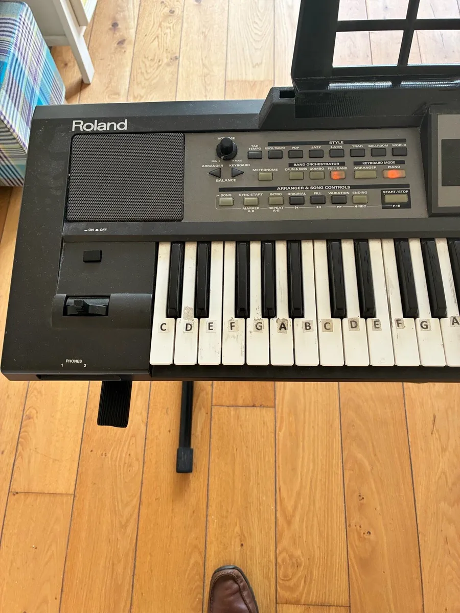 Roland E09 Interactive Keyboard & Stand - Image 2