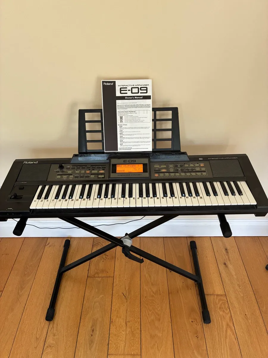 Roland E09 Interactive Keyboard & Stand - Image 4