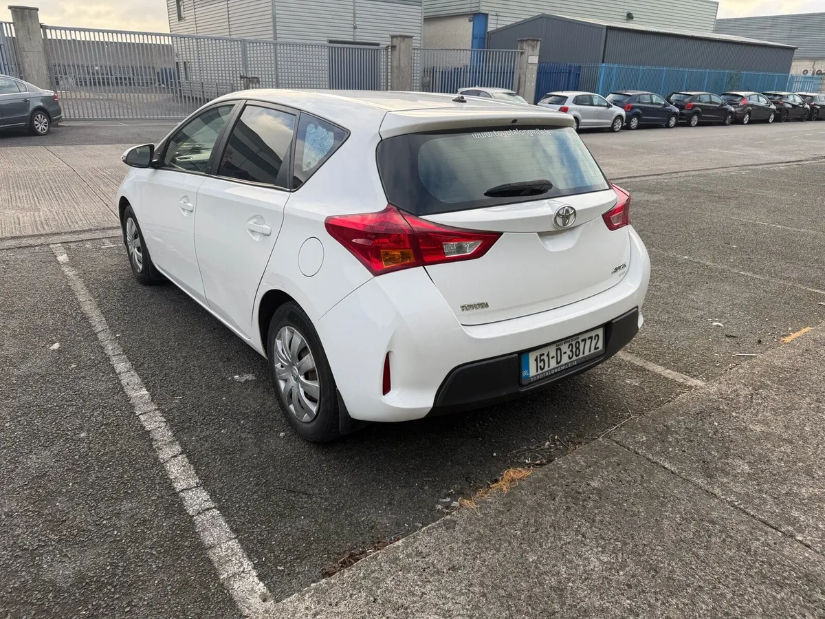 2015 Toyota Auris Commercial - Image 3