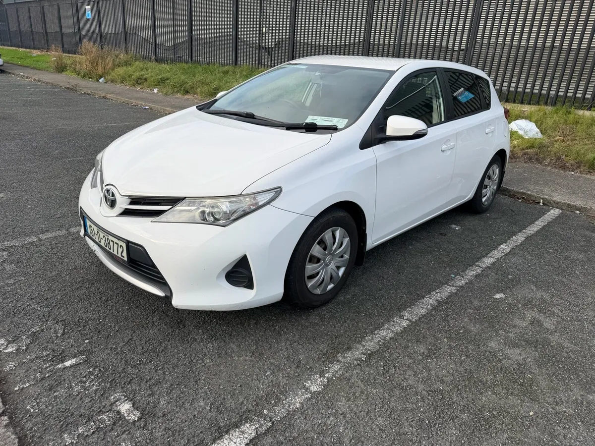 2015 Toyota Auris Commercial - Image 4