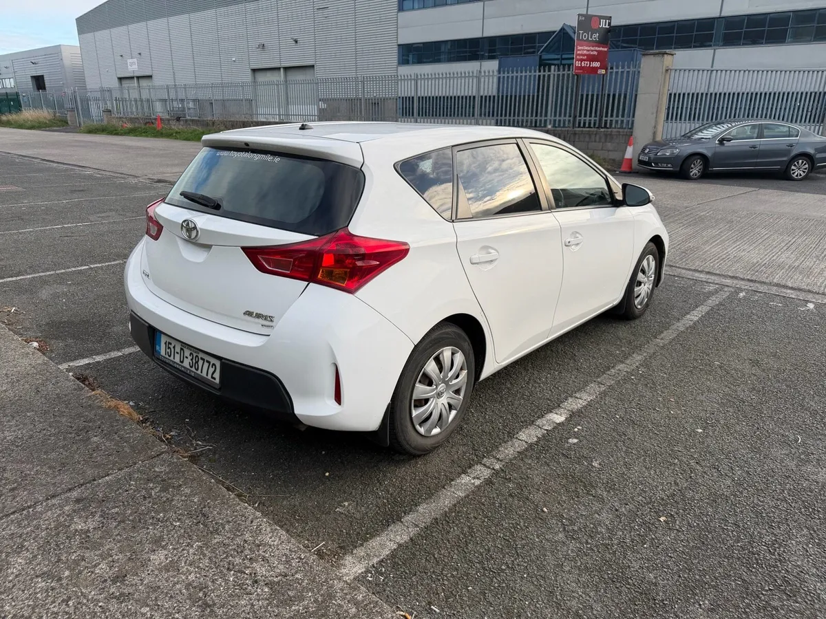 2015 Toyota Auris Commercial - Image 2