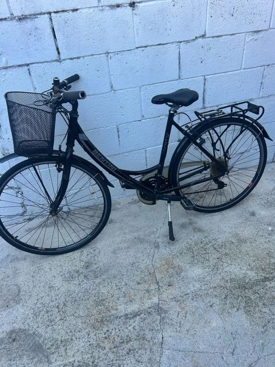 BENTINI ladies bike every thing works in good condition - Image 1