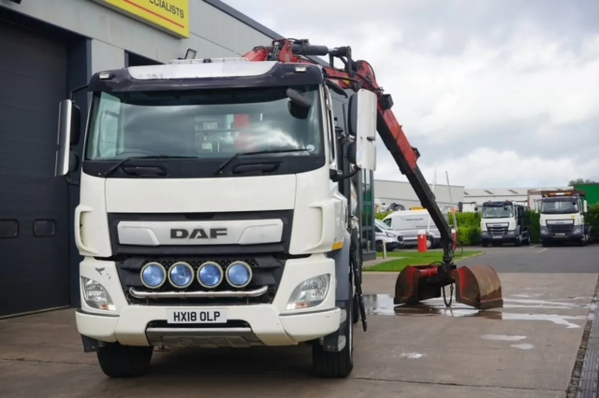 2018 DAF CF-370 6X4 TIPPER GRAB - Image 2