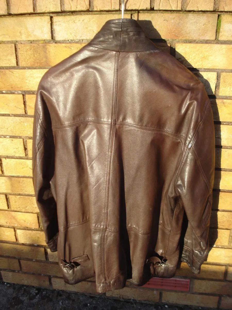 VINTAGE MENS BROWN REAL LEATHER JACKET. - Image 4