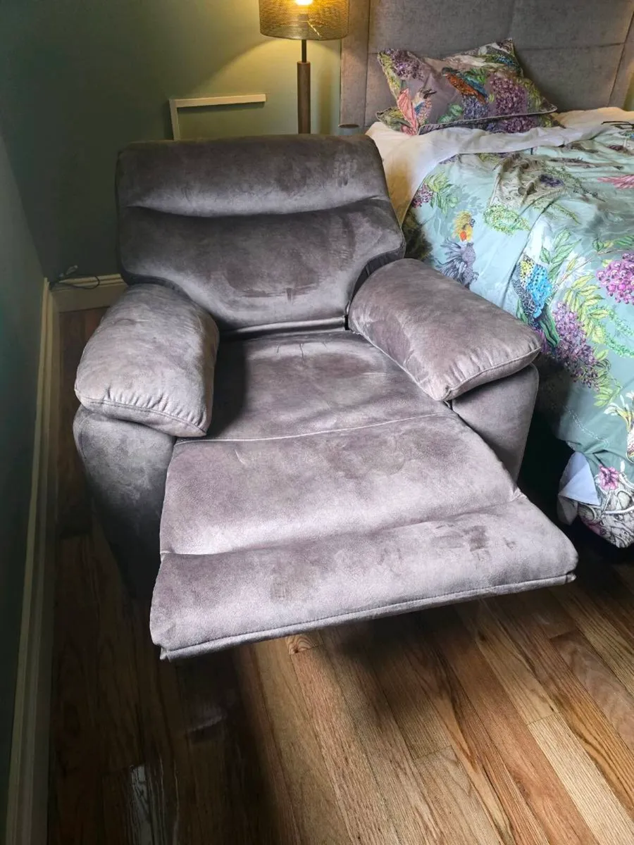 DFS Electric recliner and storage ottoman - Image 4