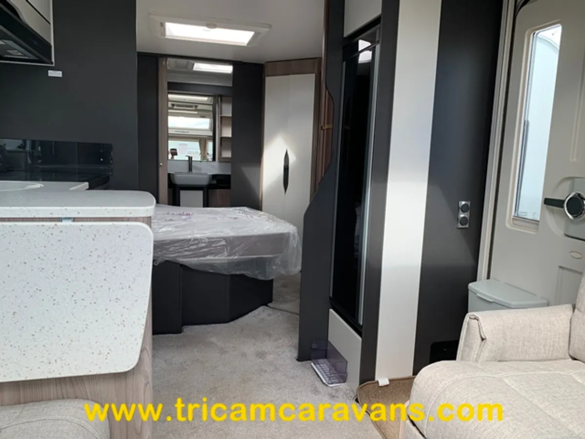 2025 Swift Elegance Grande 780/4 8', Island Bed - Image 4